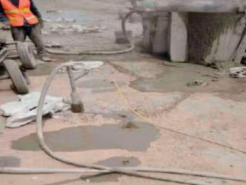 大埔水泥混凝土路面板底注浆技术 路面脱空注浆整治方案