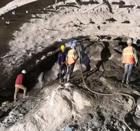 大埔拱顶带模注浆料的施工流程及注意事项